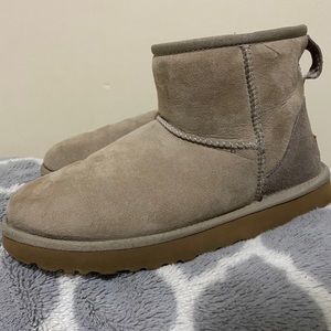 Women’s Uggs Size 8